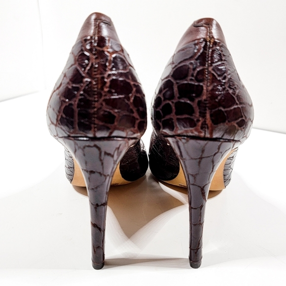 Vince Camuto VC-Norrow "Dark Wood" Embossed Leather Heels - Picture 5 of 9